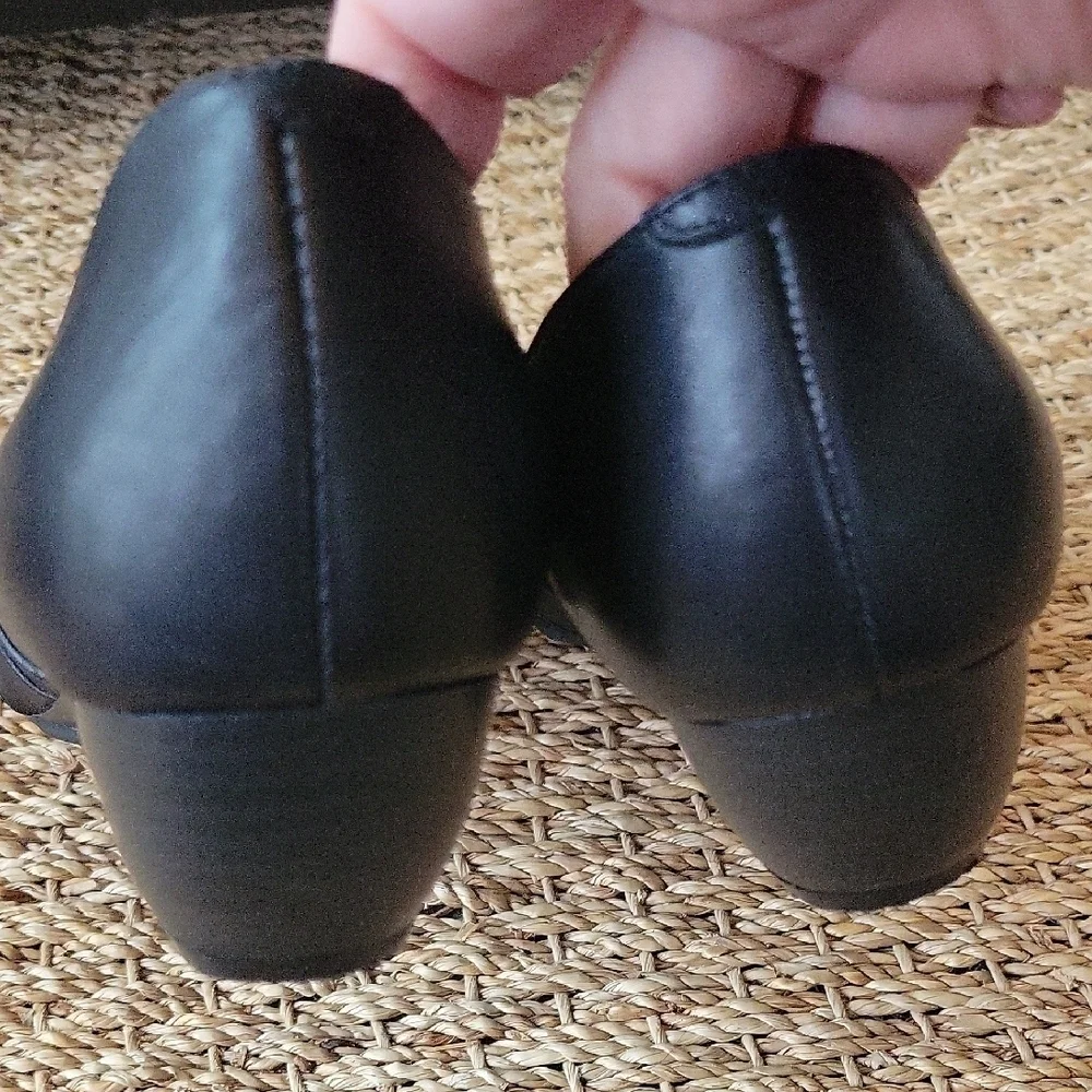 Adagio Chic Black Peep-Toe Leather Wedges Size 8.